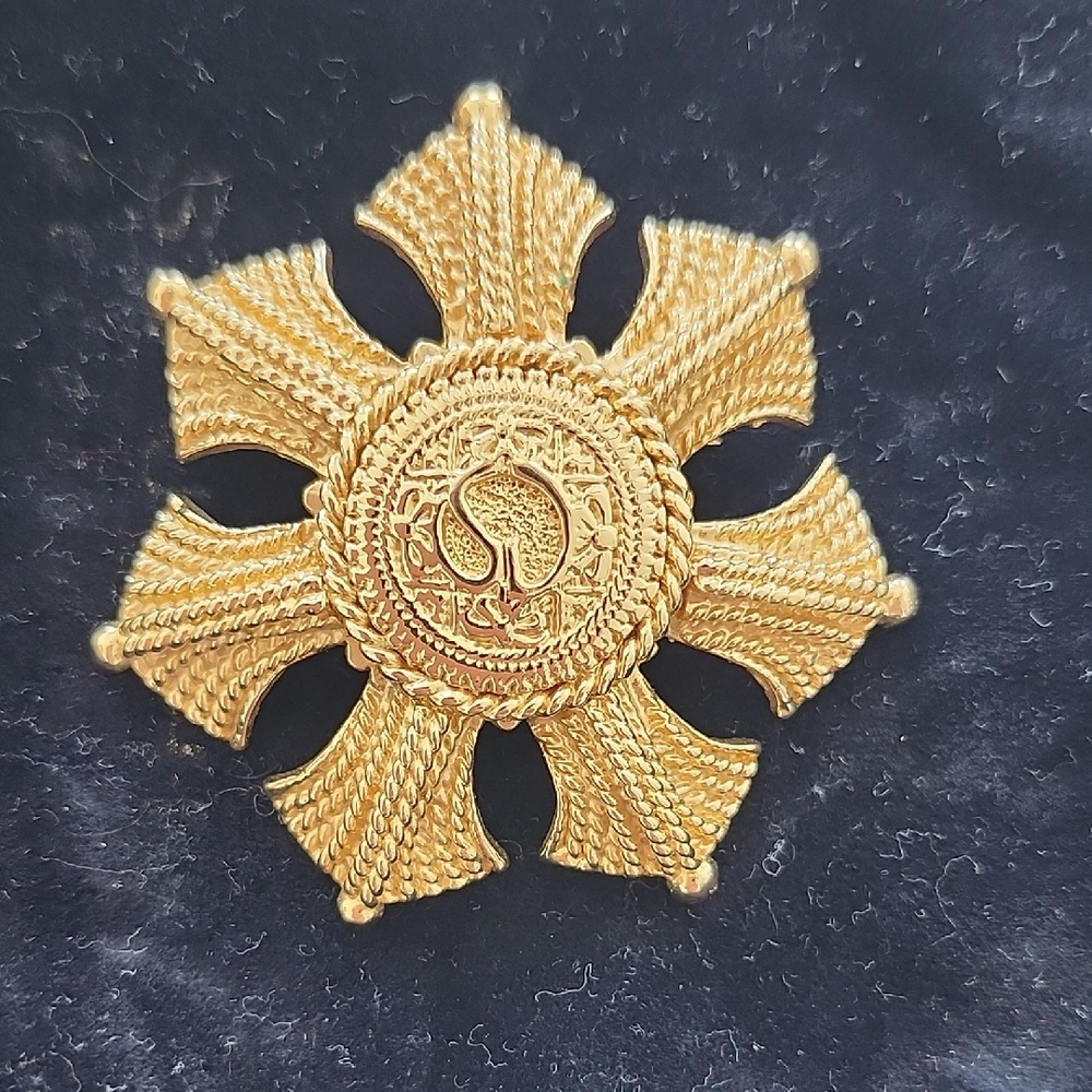 Elegant Gold Brooch